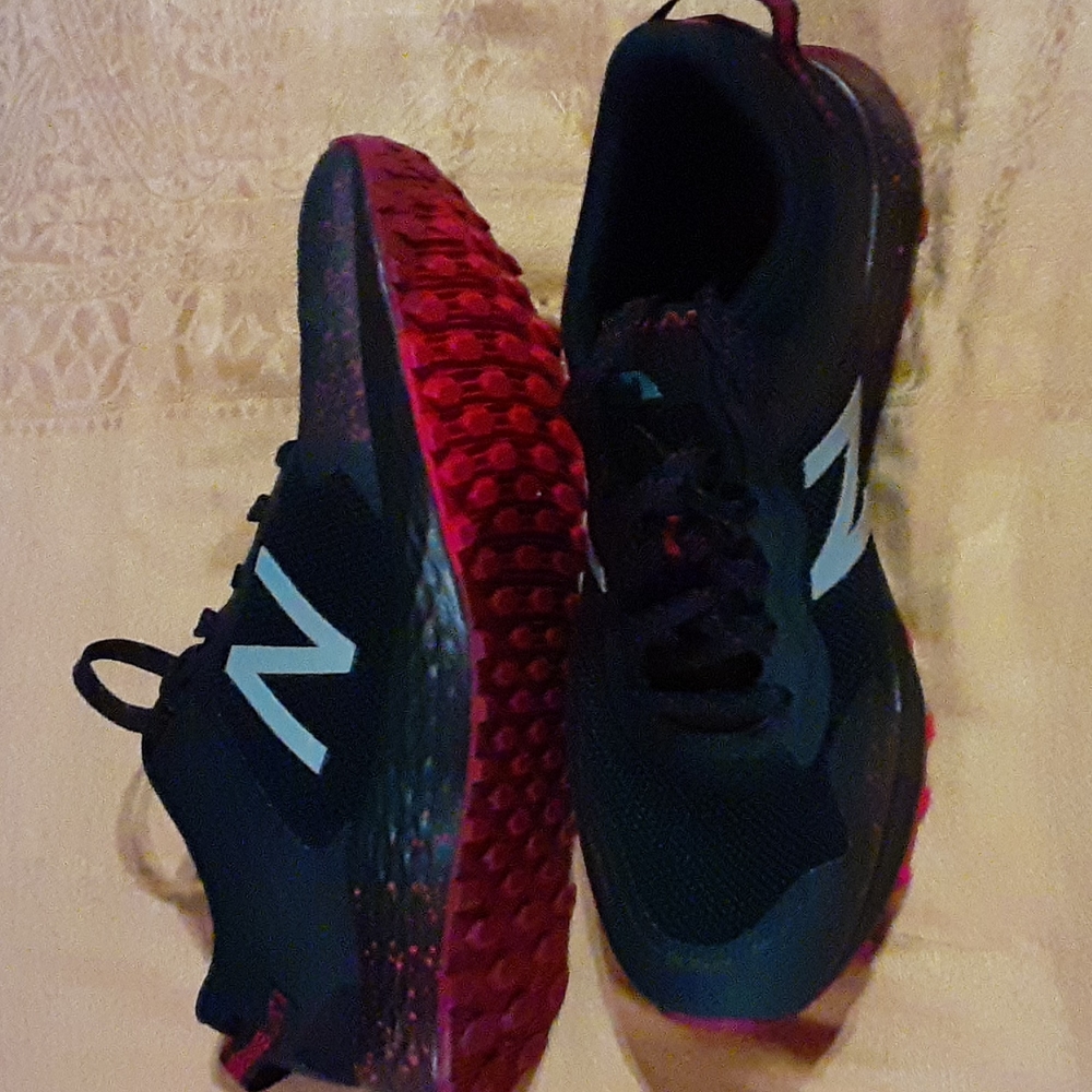 New Balance men's black trail running shoes in a 8
